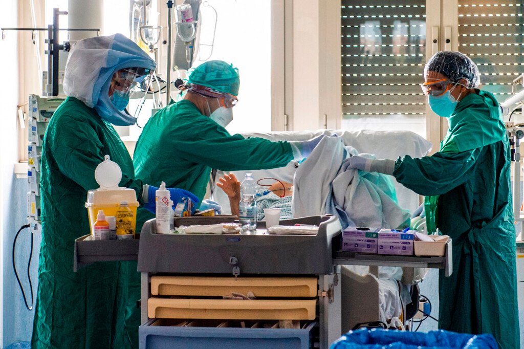Number Of Covid 19 Patients In Intensive Care In Italy Drops Below 1 000